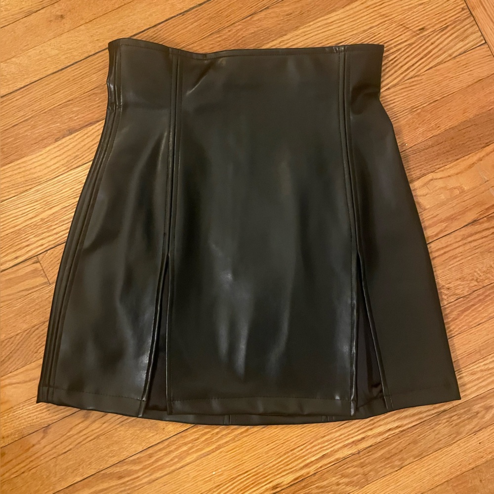 Fashion Brand Company Black Plant Leather Mini Skirt - Picture 3 of 5
